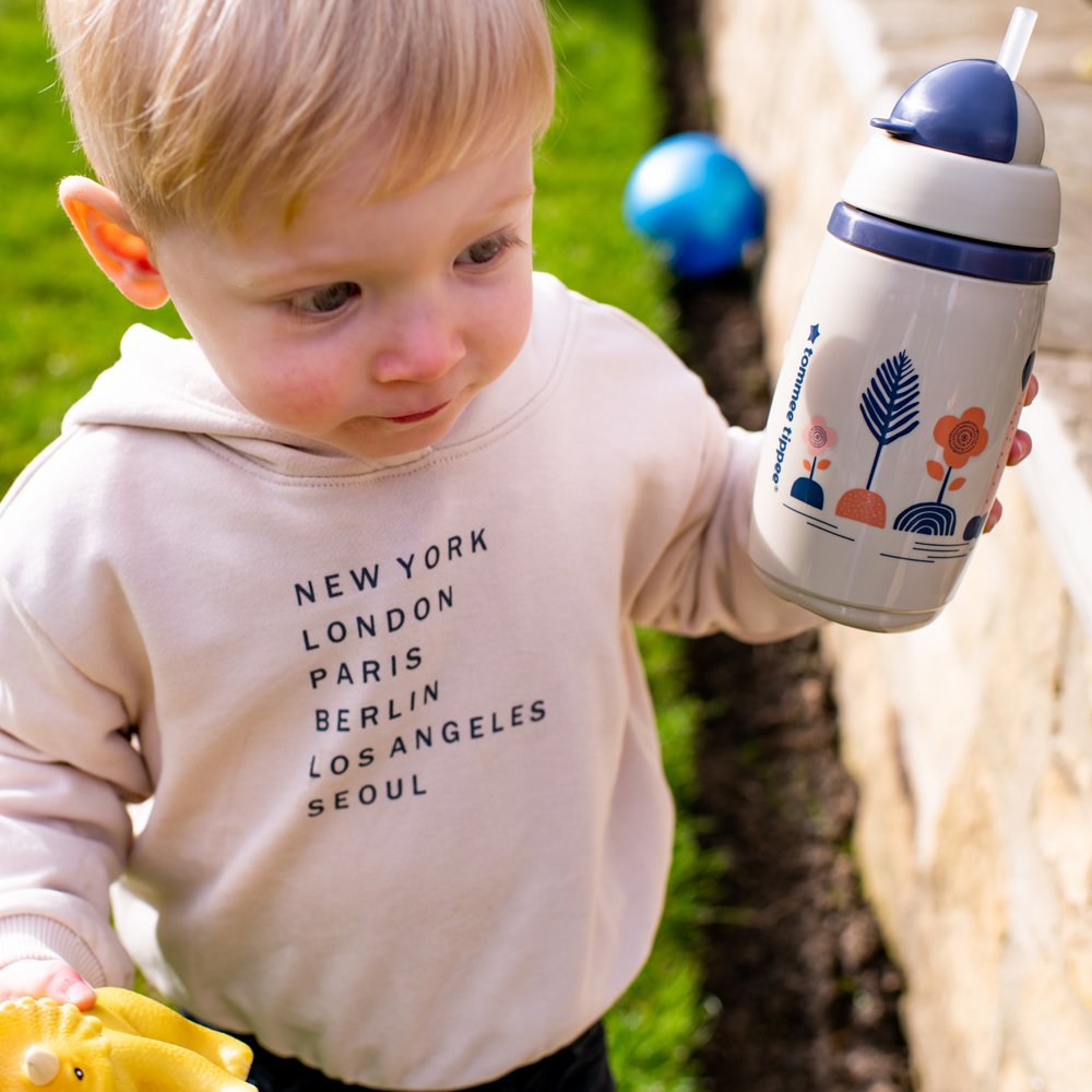 Bình uống nước giữ nhiệt có ống hút kháng khuẩn chống tràn, chống sặc Tommee Tippee SuperStar, 266ml, cho bé từ 12 tháng – Xám