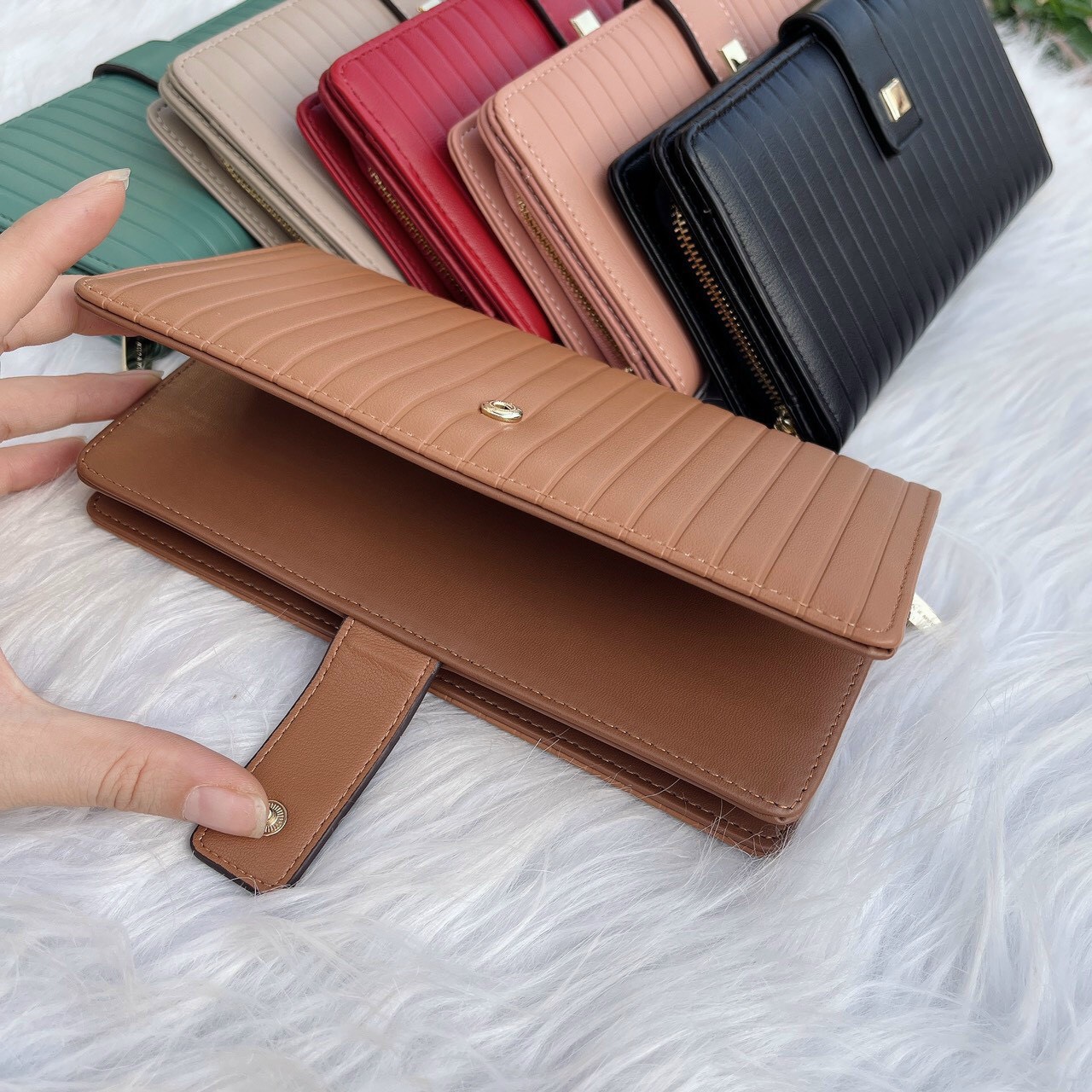 Ví cầm tay mẫu mới 2023 xinh thời trang sang chảnh