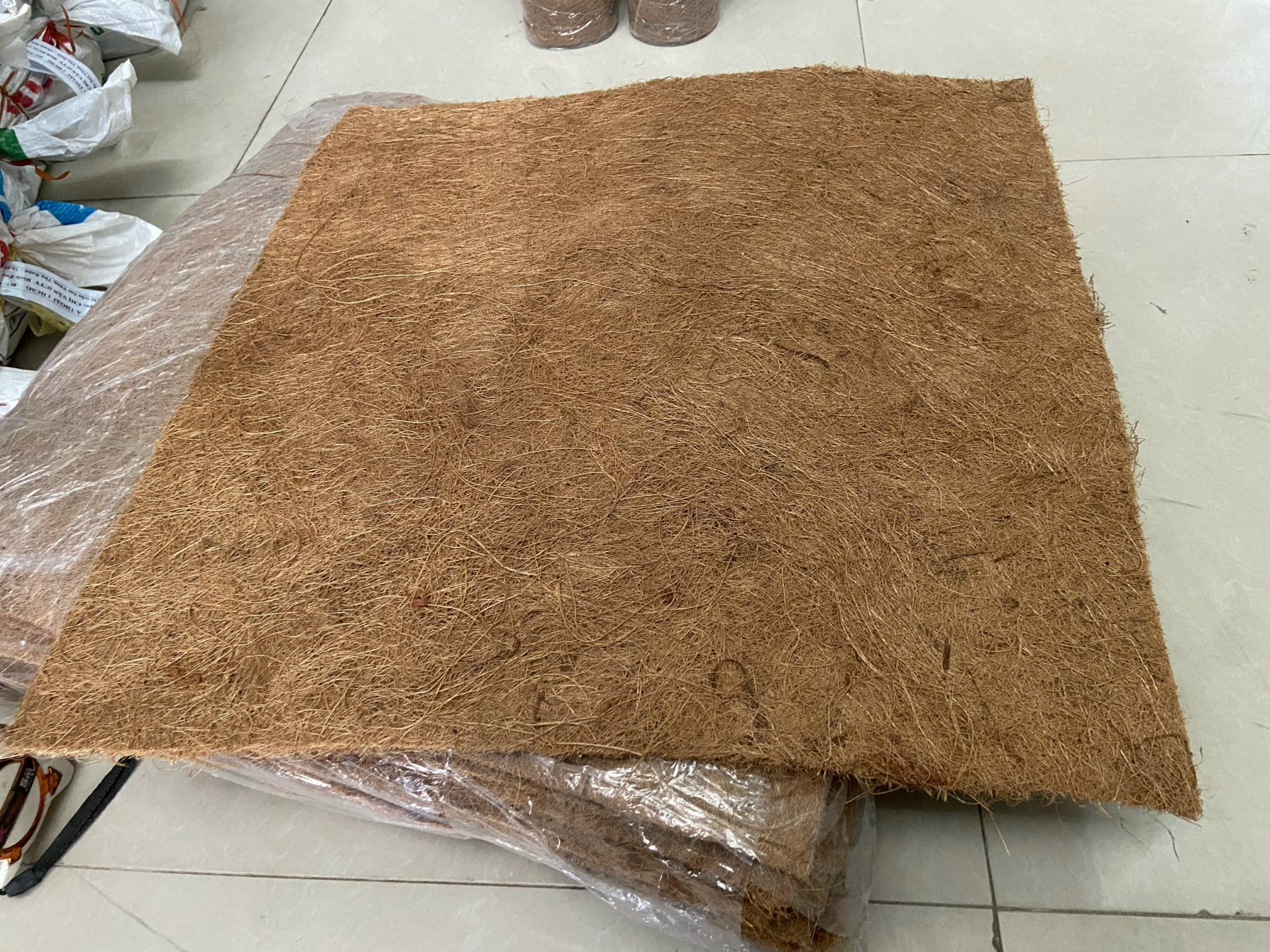 Thảm xơ dừa ép KT 50x50cm, giá thể giữ ẩm cho cây trồng