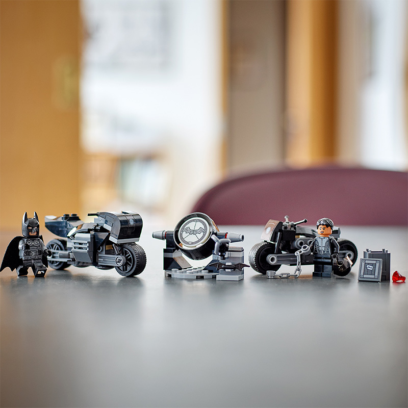 Đồ Chơi LEGO  SUPERHEROES Cuộc Rượt Đuổi Mô Tô Của Batman Và Miêu Nữ 76179
