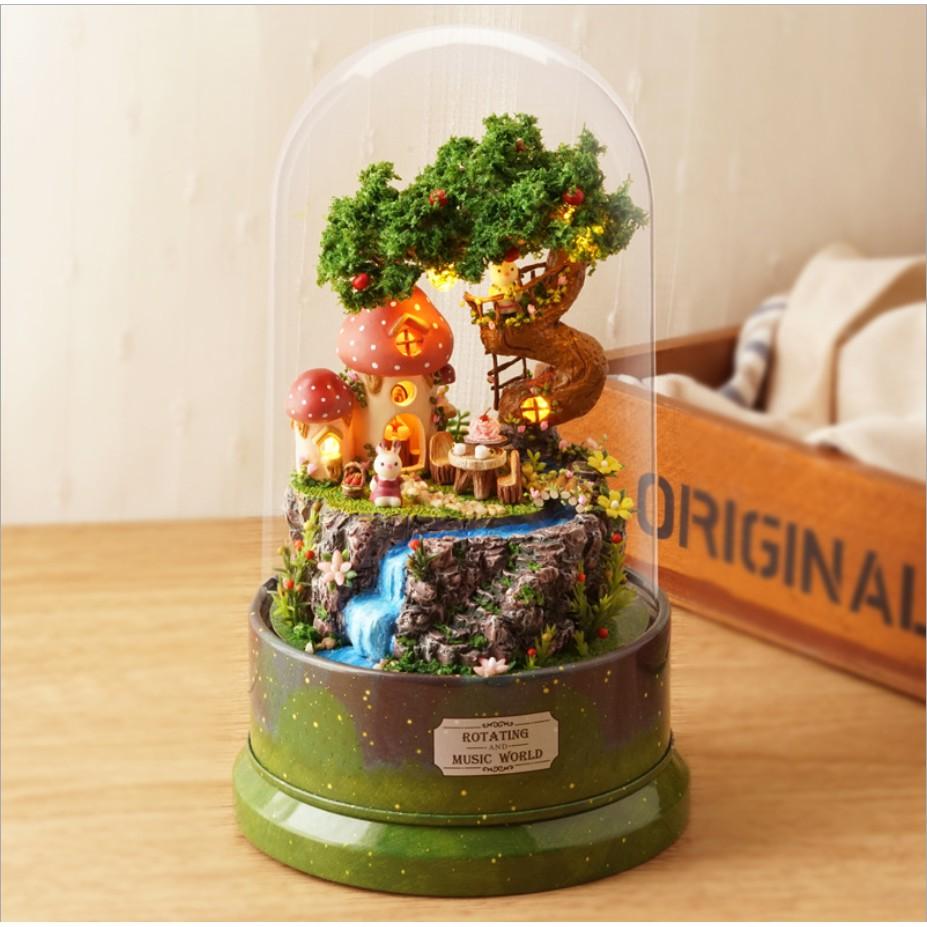 Nhà búp bê trong lồng mica có đế xoay phát nhạc - Garden Diary