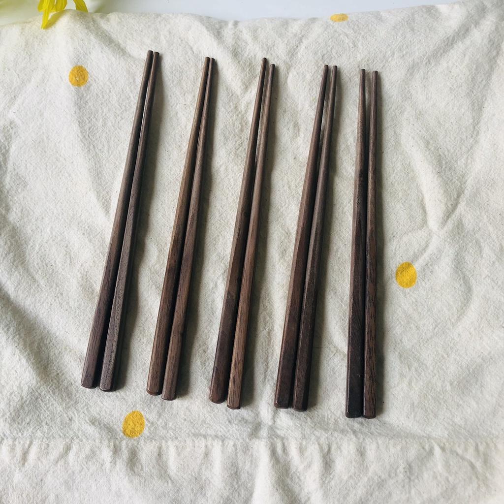 ĐŨA GỖ ÓC CHÓ Nhỏ 19cm, Đũa Gỗ Ăn Cơm Cho Bé, An Toàn Cho Sức Khỏe, Đũa Gỗ Tự Nhiên, Chụp Ảnh Decor