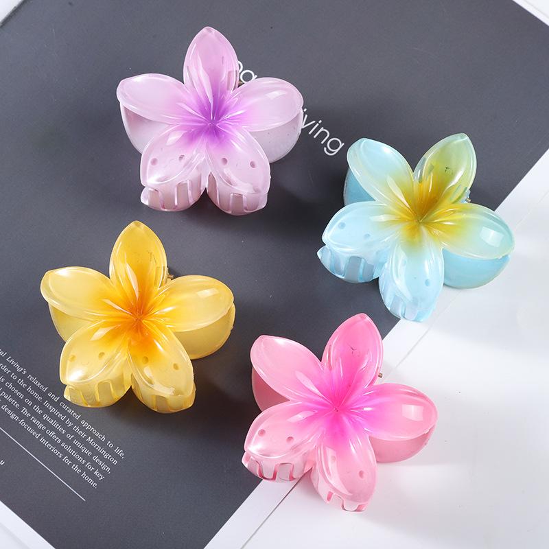Kẹp tóc hoa sứ 7cm chất liệu nhựa phủ bóng, màu sắc giao ngẫu nhiên- hàng chính hãng