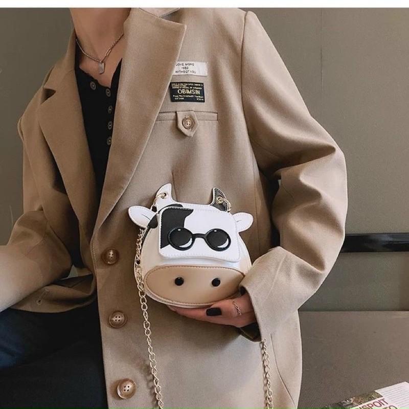 Túi bò sữa đeo chéo độc lạ