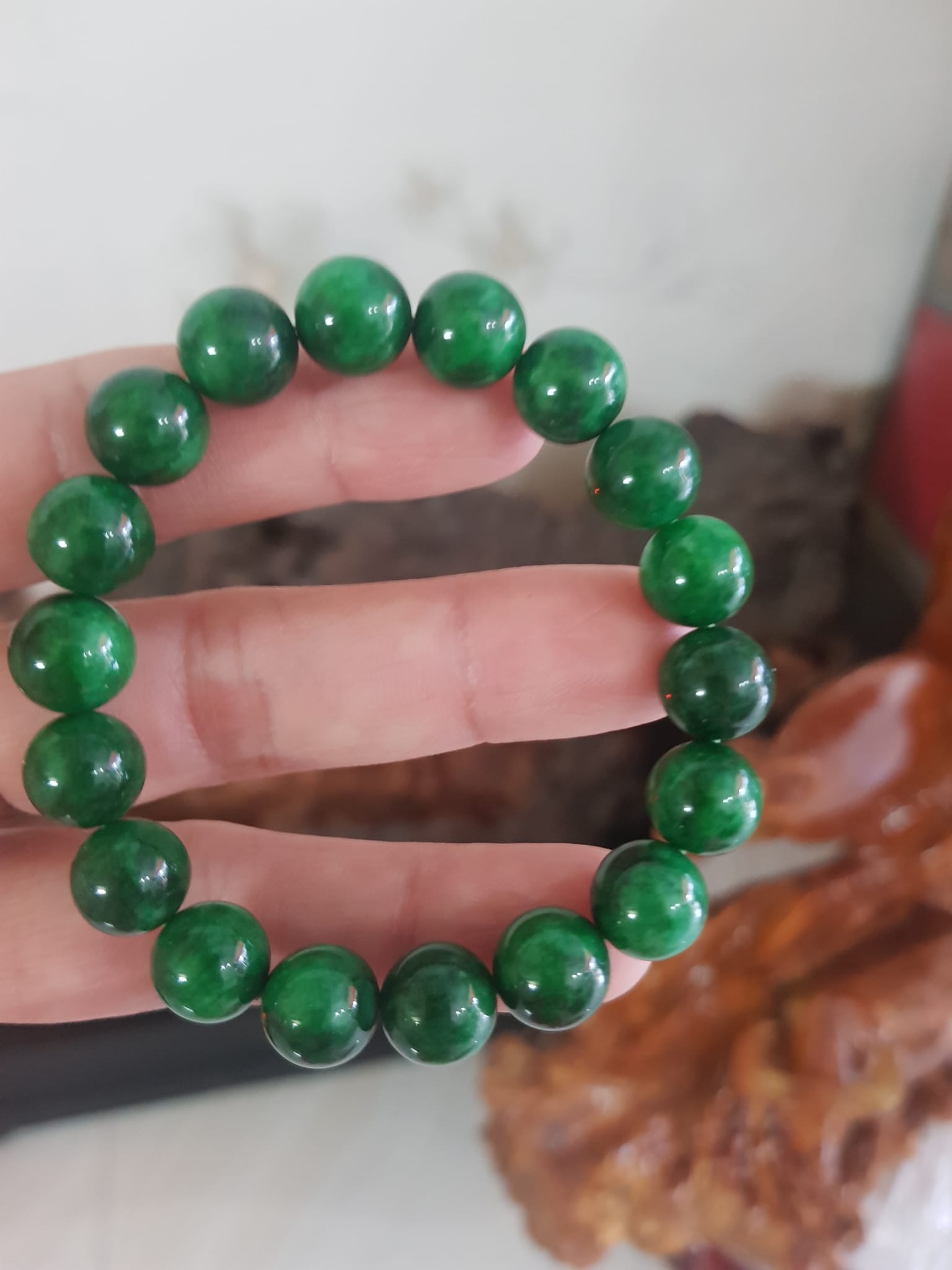 Vòng cẩm thạch xanh đậm rẻ đẹp  Nữ mạng mộc mạng hỏa mạng thủy ạ  Size vòng 10mm nữ đeo lên tay màu xanh hy vọng tươi sáng đẹp ạ