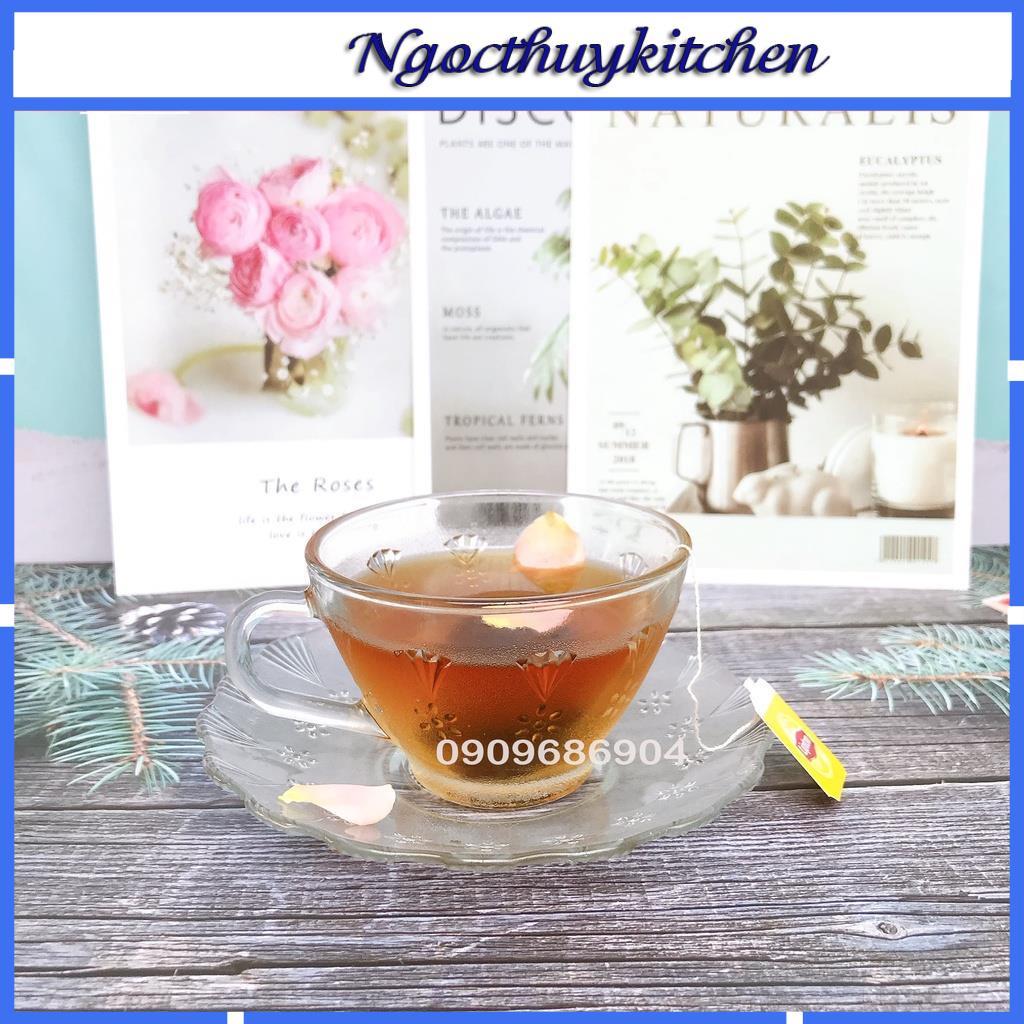 Tách trà kèm dĩa in hoa văn sang trọng