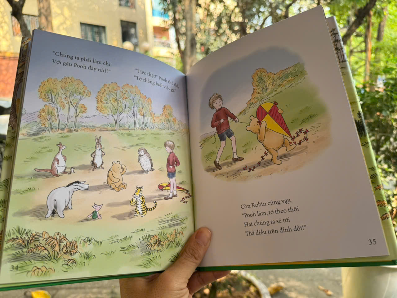 (Combo 4 cuốn) GẤU POOH VÀ TÔI - GẤU POOH VÀ BỮA TIỆC - GẤU POOH Ở CUNG ĐIỆN HOÀNG GIA - POOH ƠI, TA PHẢI LÀM GÌ? - Jeanne Willis – Nhân Dân Books - NXB Văn Học