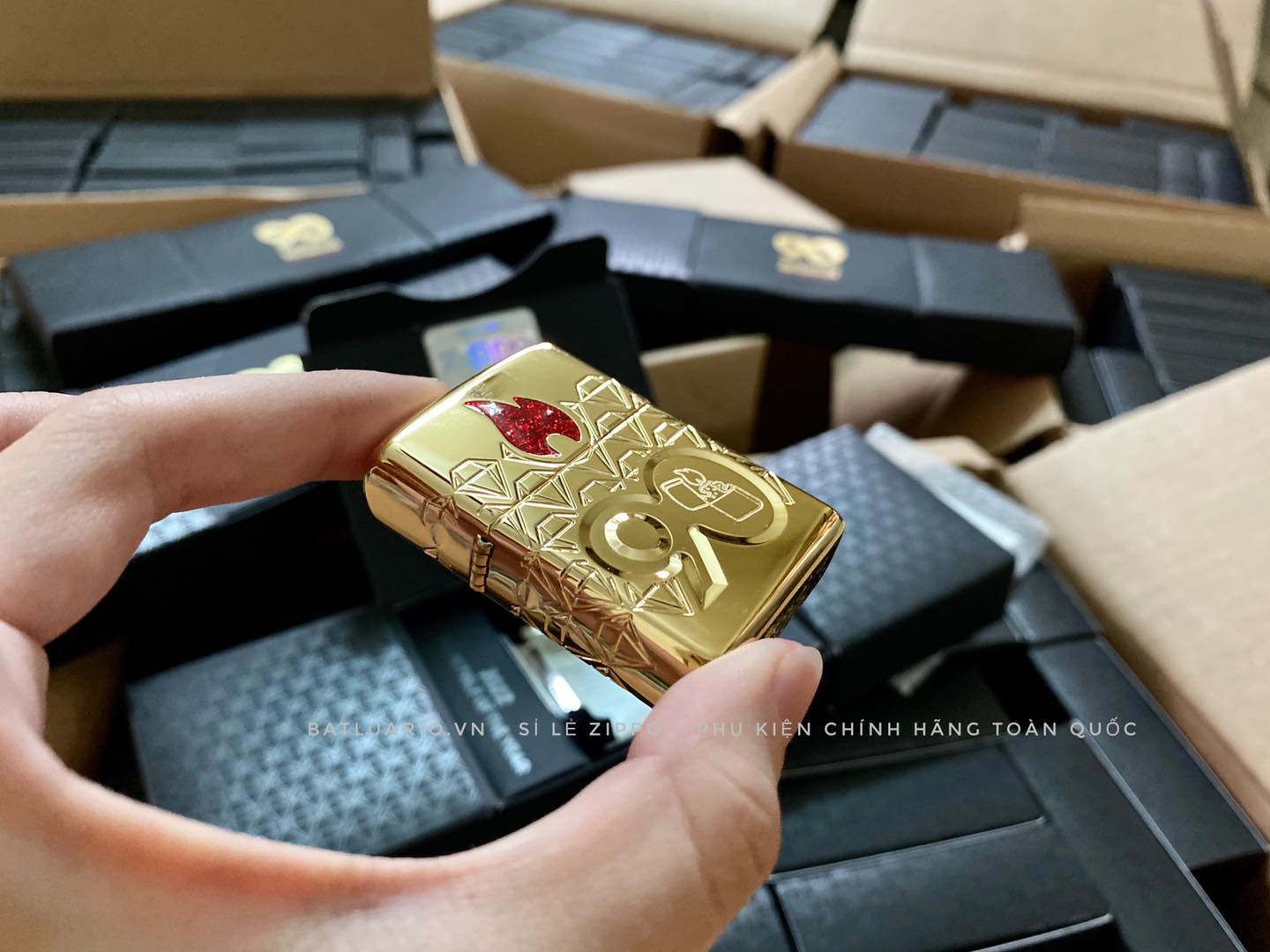 Bật Lửa Zippo 49866 – Zippo 90th Anniversary Limited Edition – Zippo 2022 Collectible Of The Year Asia – Gold Plated – Zippo Coty 2022 Asia