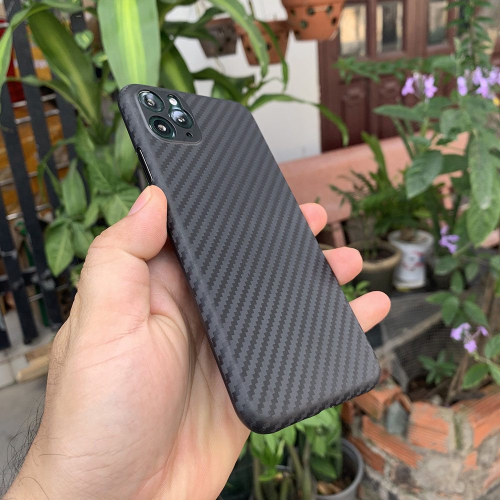 Ốp lưng siêu mỏng, vân carbon dành cho iPhone 11 Pro - Màu đen