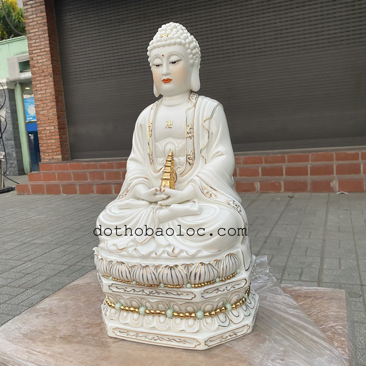 Tượng Phật Thích Ca Mâu Ni ngồi trên đài sen bằng sứ trắng cao cấp – Cao 37cm