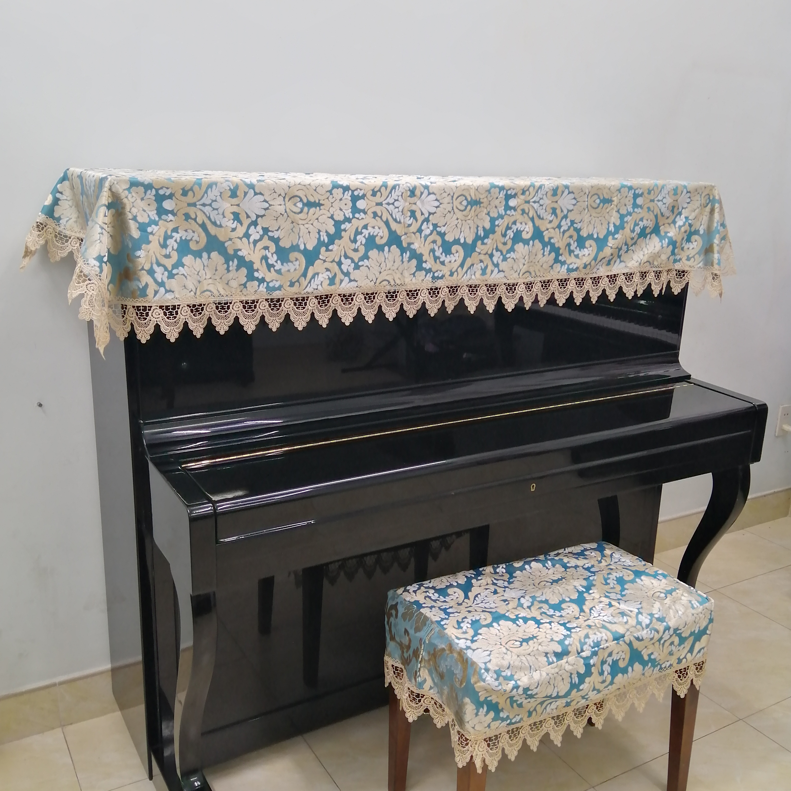 KHĂN PHỦ ĐÀN PIANO CƠ VẢI XANH GẤM HỌA TIẾT CHÂU ÂU CÓ KÈM KHĂN PHỦ GHẾ