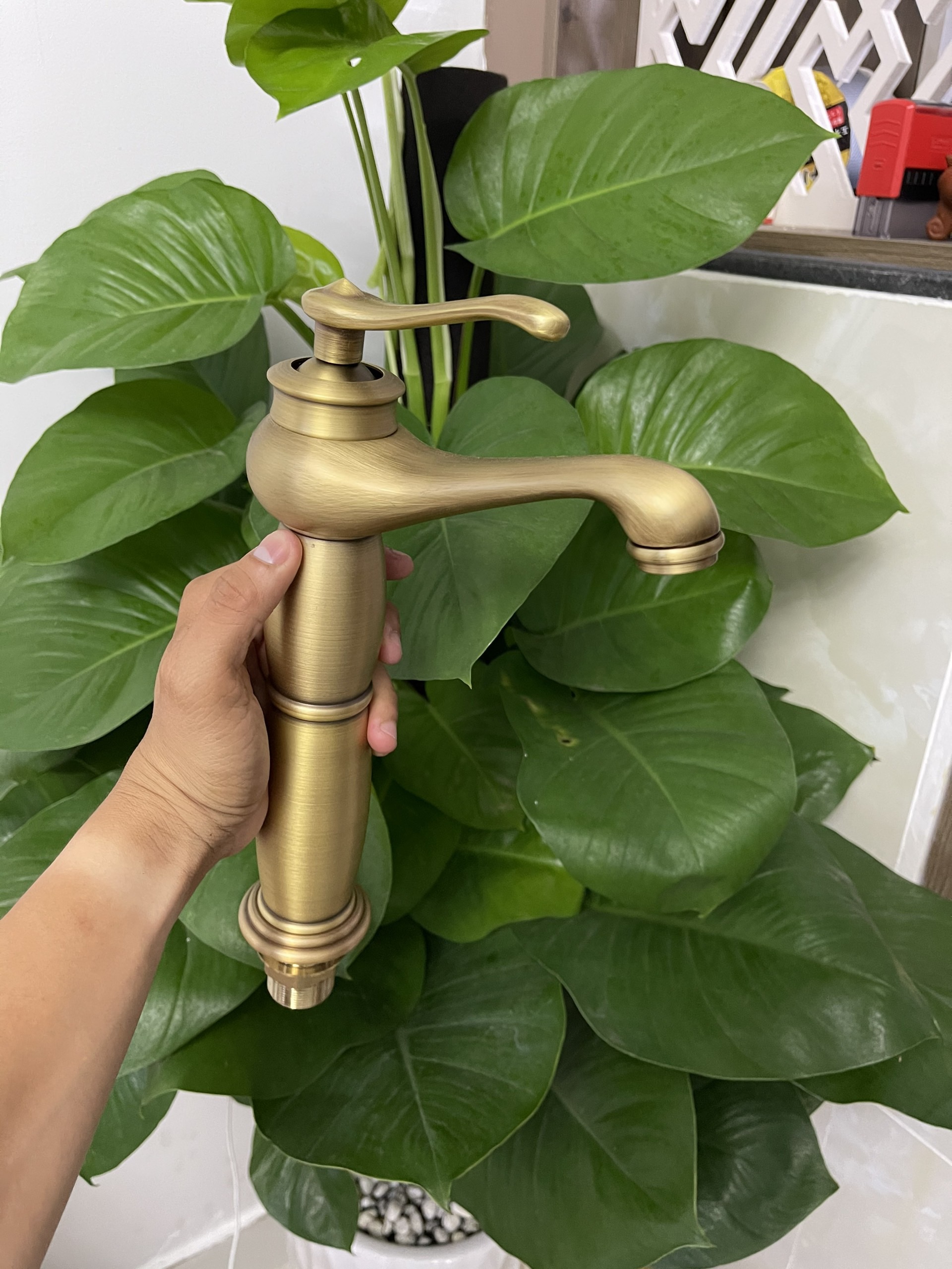 Vòi Lavabo cổ điển nóng lạnh