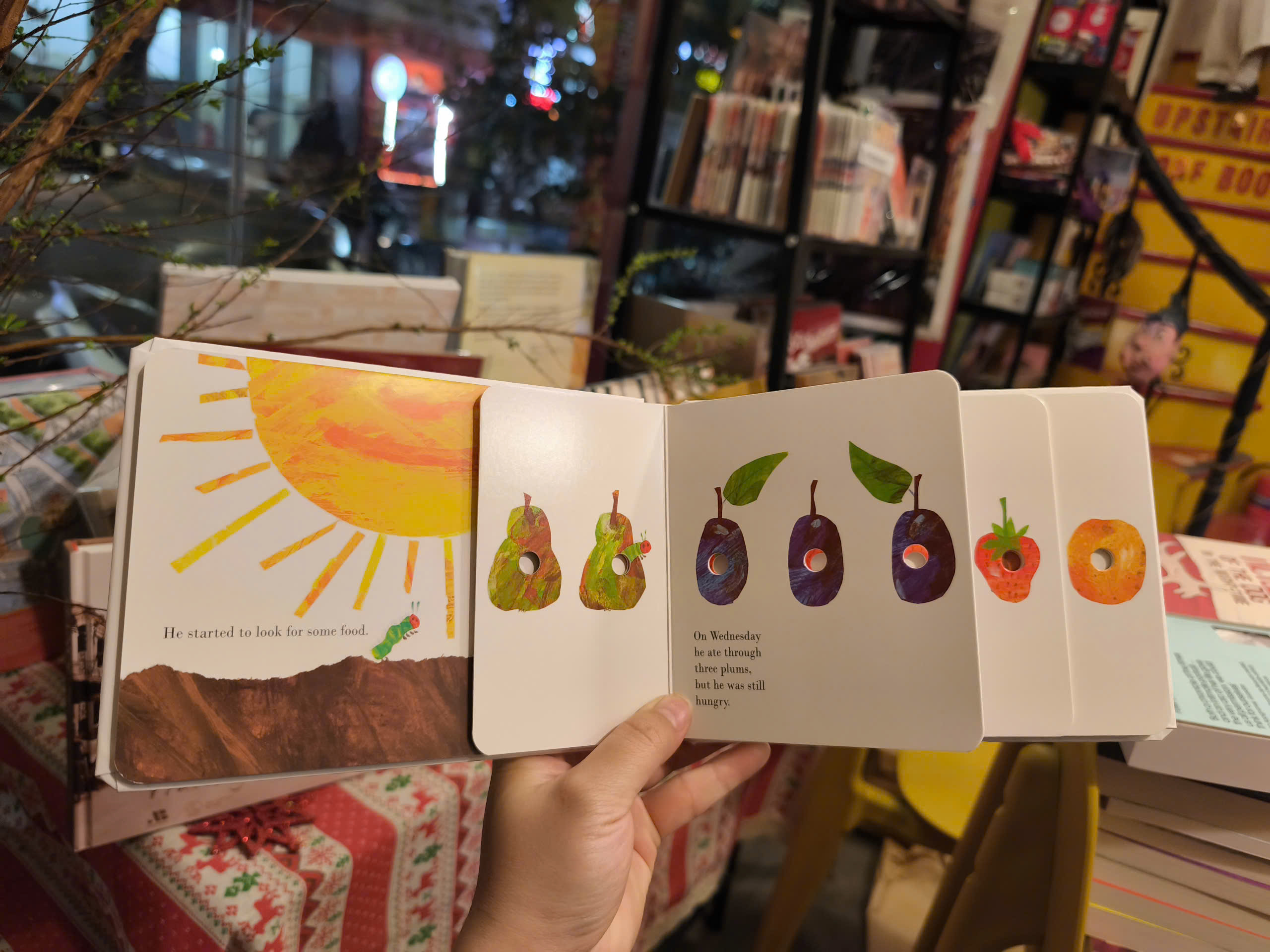 Sách - The Very Hungry Caterpillar [Board Book] by Eric Carle - Picture Books| Childrens