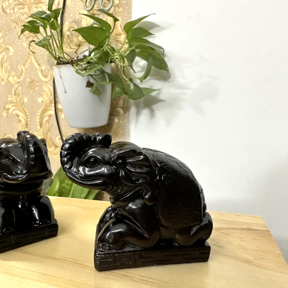 Cặp 2 tượng voi đá trang trí phong thủy bàn làm việc - Cỡ mini - Cao 6cm - Màu nâu đen