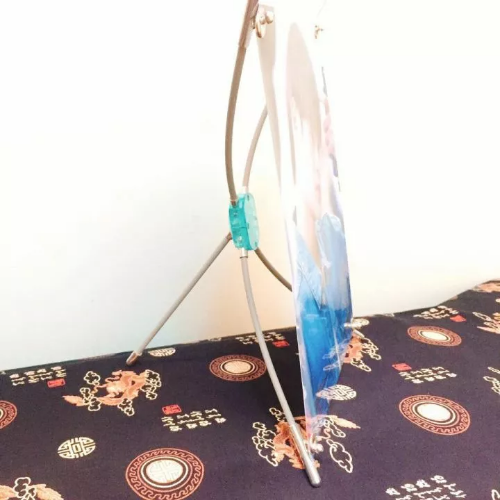 STANDEE CHỮ X MINI NHỰA ĐỂ BÀN SIZE A4