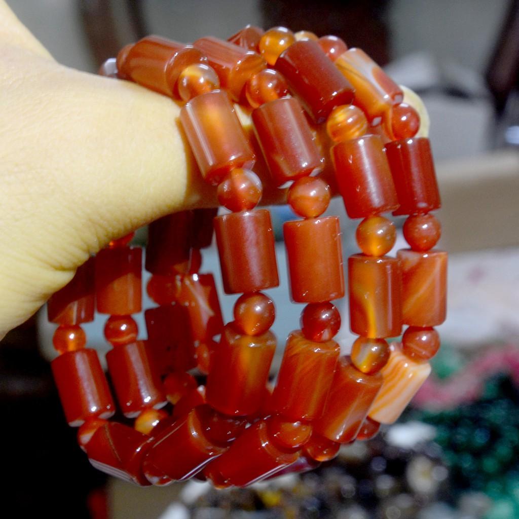 Vòng tay lắc trụ đá mã não đỏ