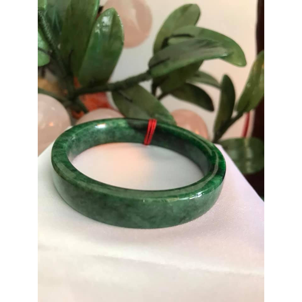 VÒNG TAY ĐÁ CẨM THẠCH TỰ NHIÊN BẢN VUÔNG XANH ĐẬM 50MM RẤT SANG ĐẸP SIZE VÒNG 50MM BẢN CAO 10,5mm X DẦY 6mm MÀU XANH BÔNG ĐẬM BÓNG ĐẸP LẮM NỮ 45kg - 52kg ĐEO Ạ