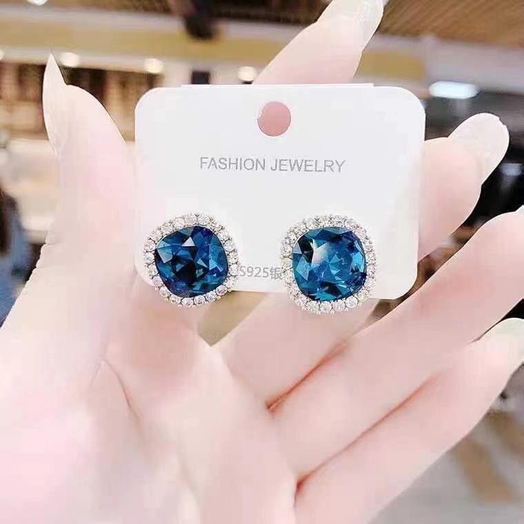 Bông tai đá xanh vuông bo viền