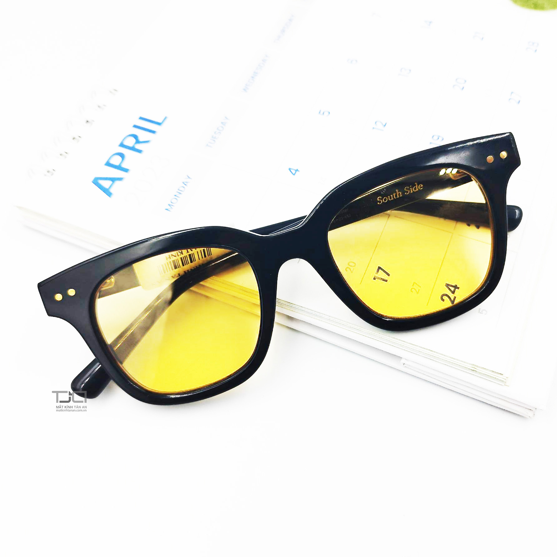 KÍNH MÁT CHỮ V THỜI TRANG, TRÒNG NHIỀU MÀU SẮC TRENDY ,DÙNG ĐƯỚC CẢ NAM VÀ NỮ