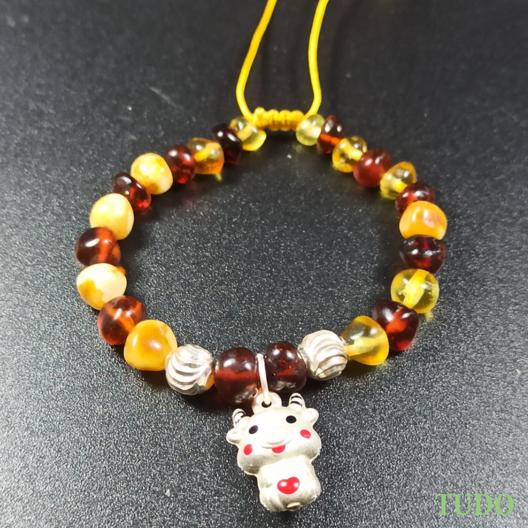 Vòng tay TUDO hổ phách tự nhiên mix charm bạc sửu và bi bạc 925