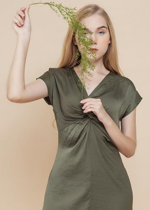 Đầm ôm eo nữ Callia Lora Green tùng xòe, tay cánh dơi - Hàng chính hãng