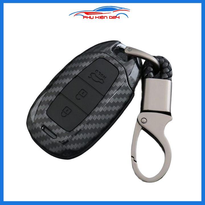 Ốp vỏ bọc chìa khóa xe Santafe 2019 sợi nhựa cacbon kèm móc treo Inox