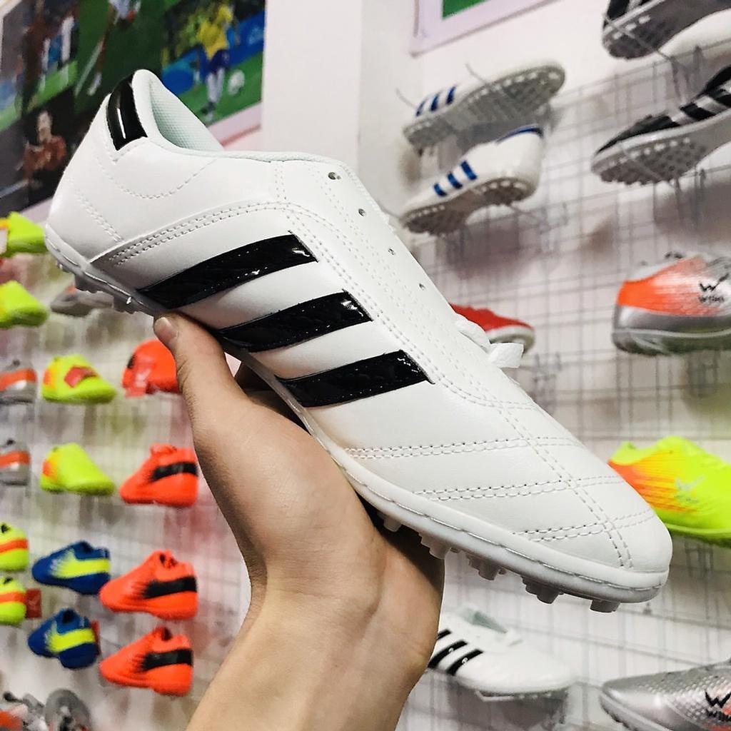 Giày bóng đá sân phủi 3 sọc 2022