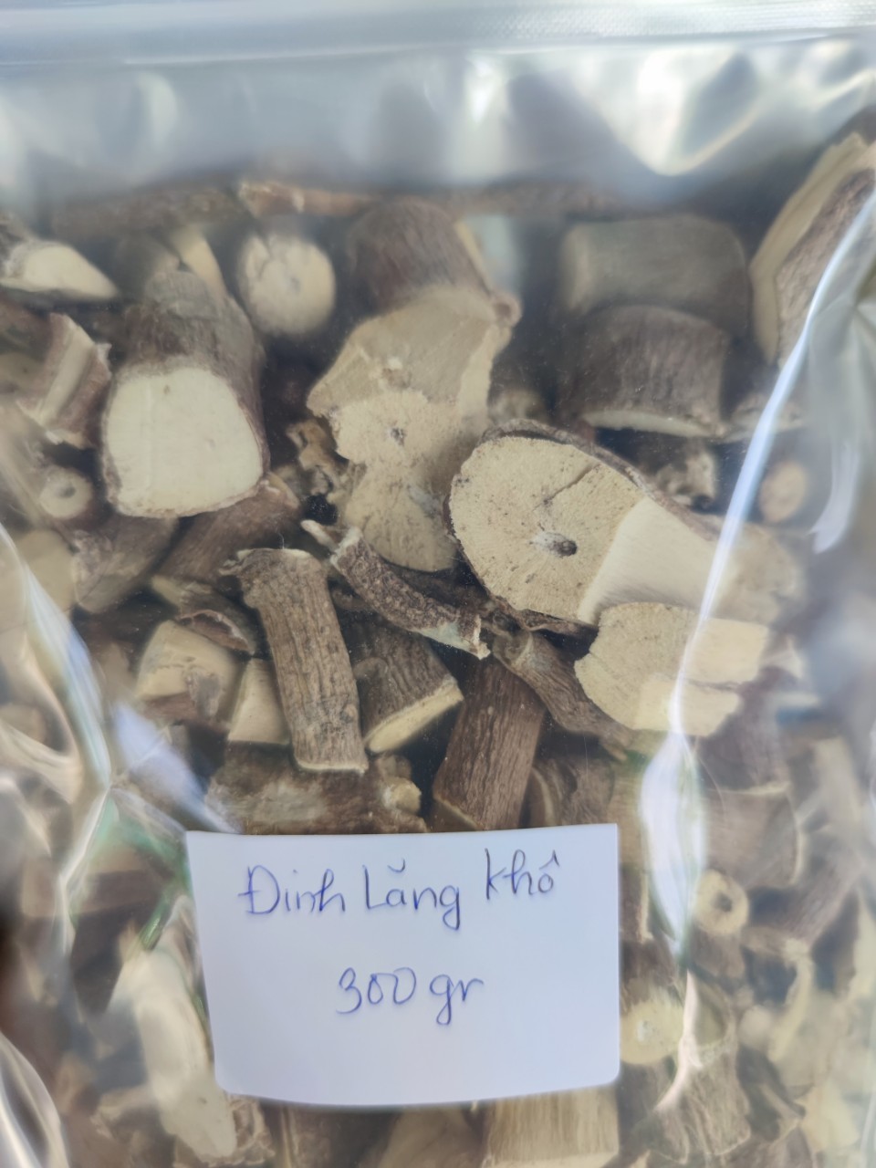 Đinh lăng khô - Nam dương sâm phơi khô