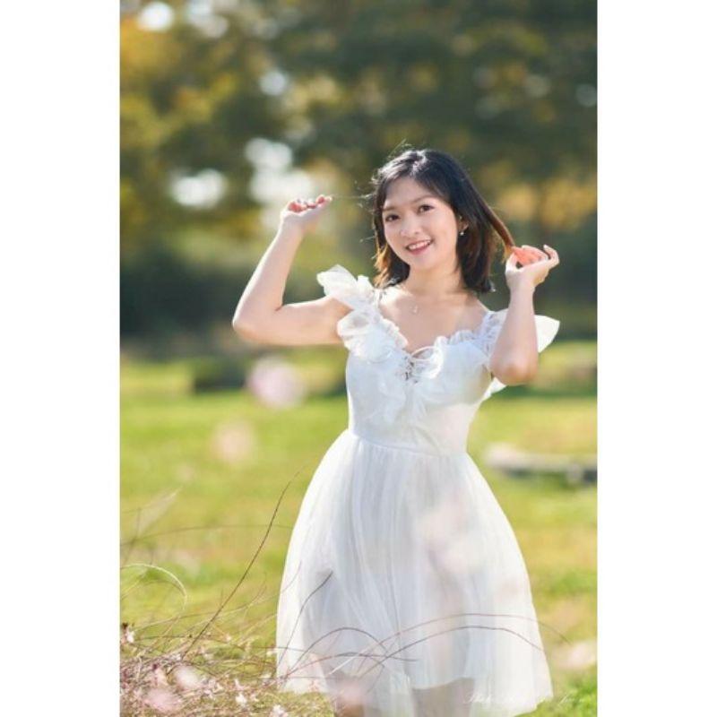 - Đầm Ulzzang trắng hai dây