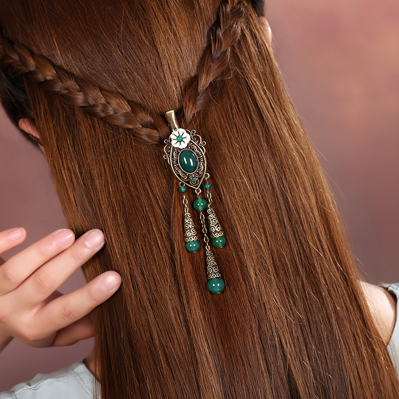 Kẹp tóc lá xanh buông dài