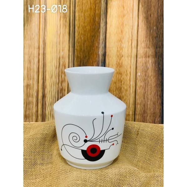 Bình cắm hoa dáng vai vuông, men sứ xương. Gốm sứ Bát Tràng.
