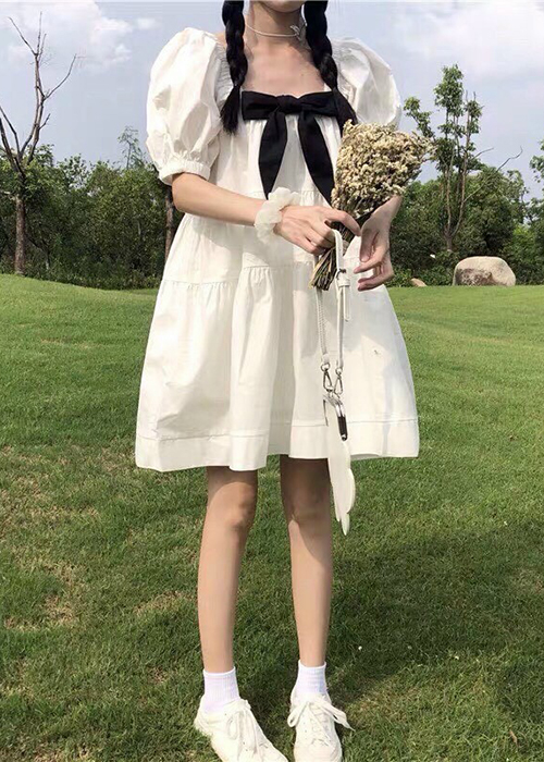 Đầm Babydoll Trễ Vai Đính Nơ Tay Phồng Duyên Dáng