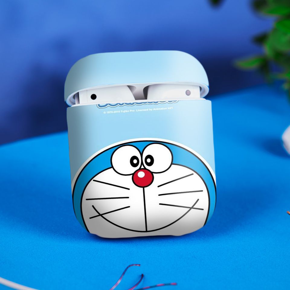 Miếng dán skin chống bẩn cho tai nghe AirPods in hình Doremon - Dor004 (bản không dây 1 và 2)