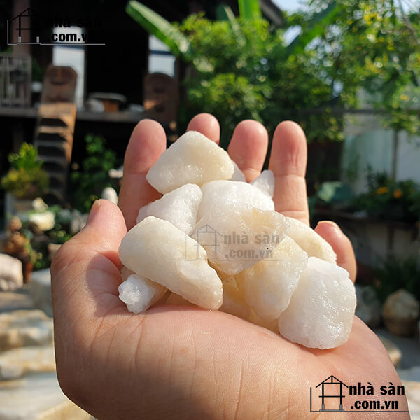 Đá thạch anh vụn trắng rải nền, trang trí || Kích thước 1x2cm