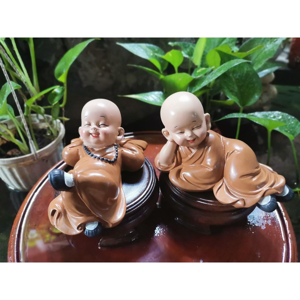 Bộ 2 chú tiểu nằm nghỉ ngơi thư giản