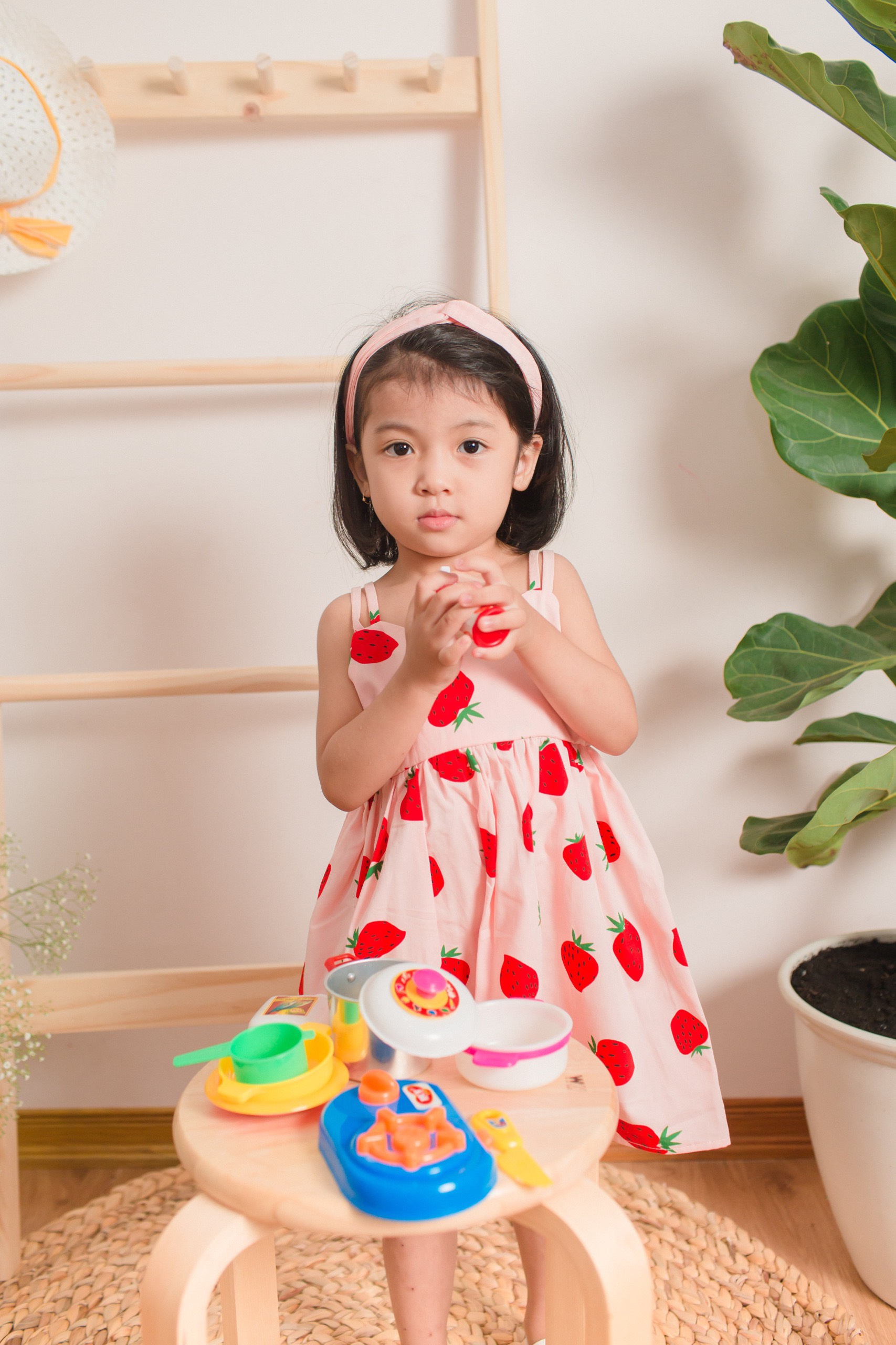 Đầm 2 Dây Trái Dâu Dành Cho Bé Từ 1 Đến 6 Tuổi