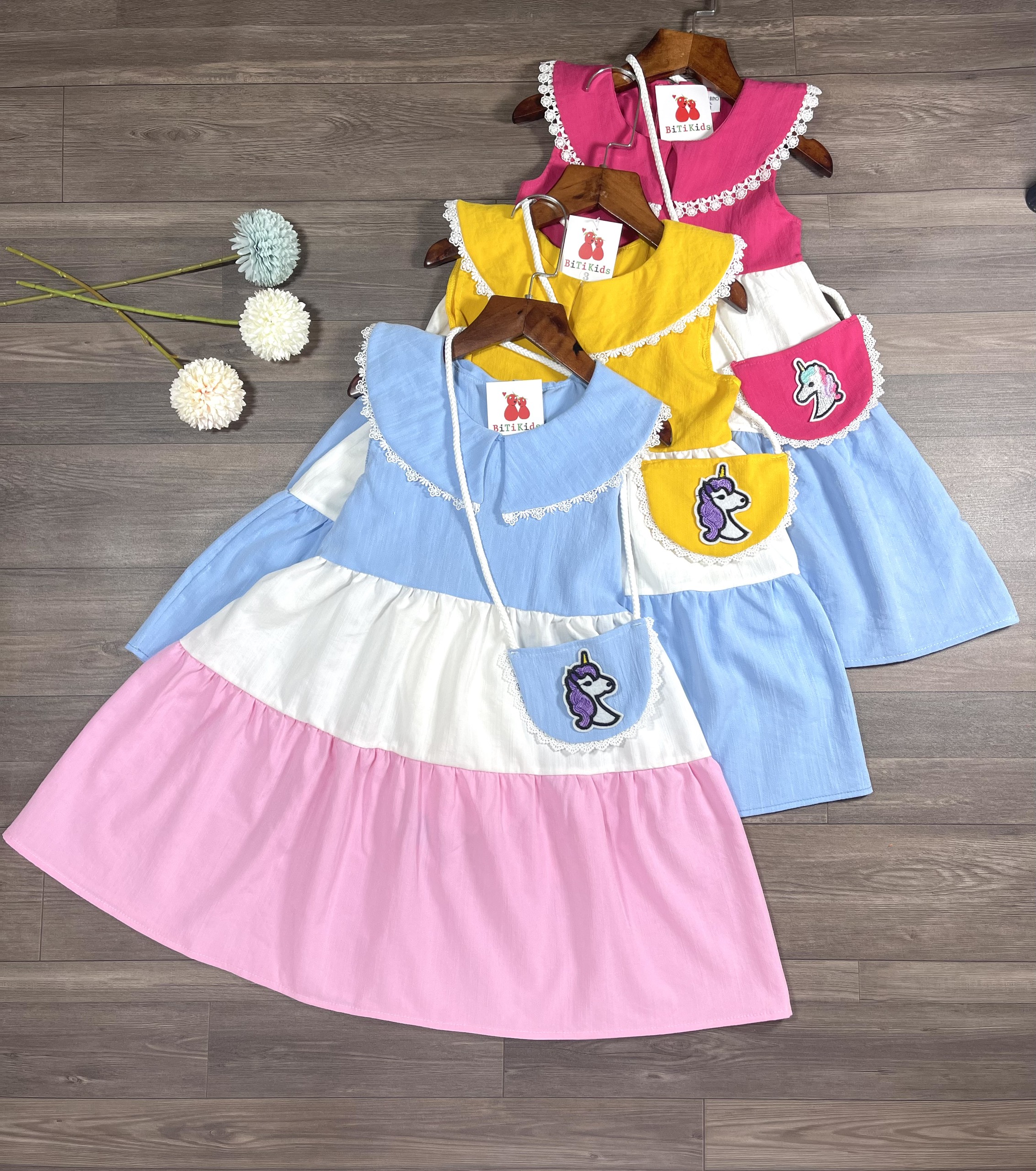 Đầm bé gái,váy trẻ em phối 3 màu vải Linen cao cấp kèm túi siêu xinh cho bé ,BITIKIDS size 1 đến 8 tuổi.