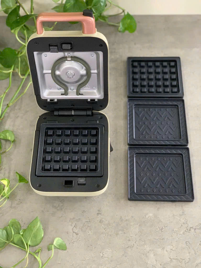[Hàng chính hãng] Máy nướng bánh Bear DBC- C06M1 - Công suất 600W nướng bánh sanwich, waffle, hotdog, bánh quế mini