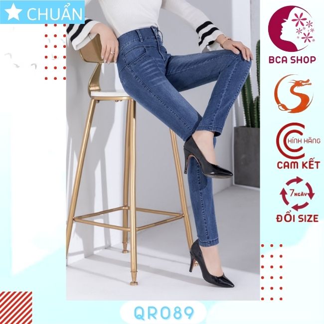 Quần jean nữ ống ôm QRO89 ROSATA tại BCASHOP dáng dài, lưng cao 2 nút, phom chuẩn phối sọc ngang, chất liệu jean cao cấp - màu xanh