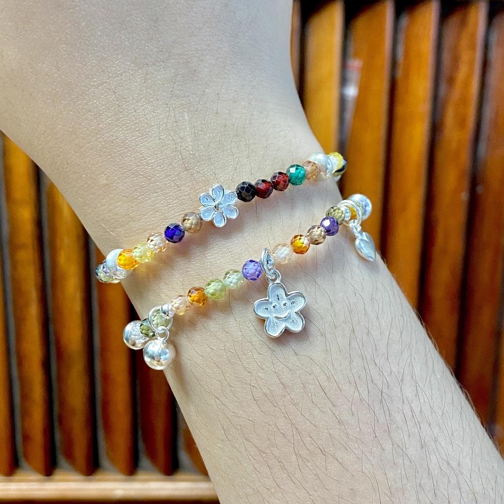 Vòng tay đa sắc cắt giác mix charm bạc