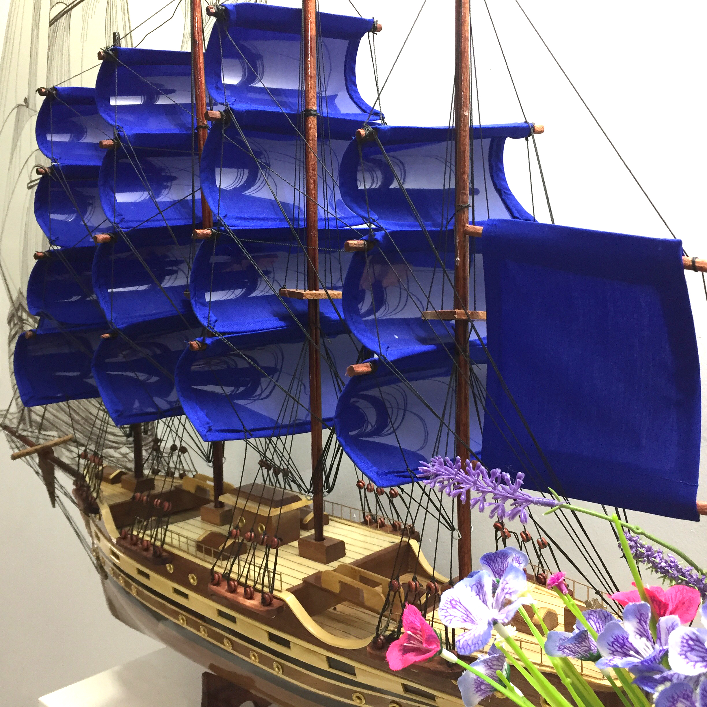 [Dài 77cm] Mô hình tàu thuyền gỗ France II trang trí nhà cửa quà tặng tân gia - Thân tàu 60cm - Buồm vải xanh - Gỗ tự nhiên