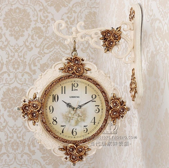 Đồng hồ treo tường họa tiết điểm hoa nâu đính đá - Đồng hồ treo tường 2 mặt tiện lợi, xoay tròn dễ nhìn, xem giờ mang phong cách tân cổ điển DHTT14 - Chất liệu: Composite cao cấp sang trọng,