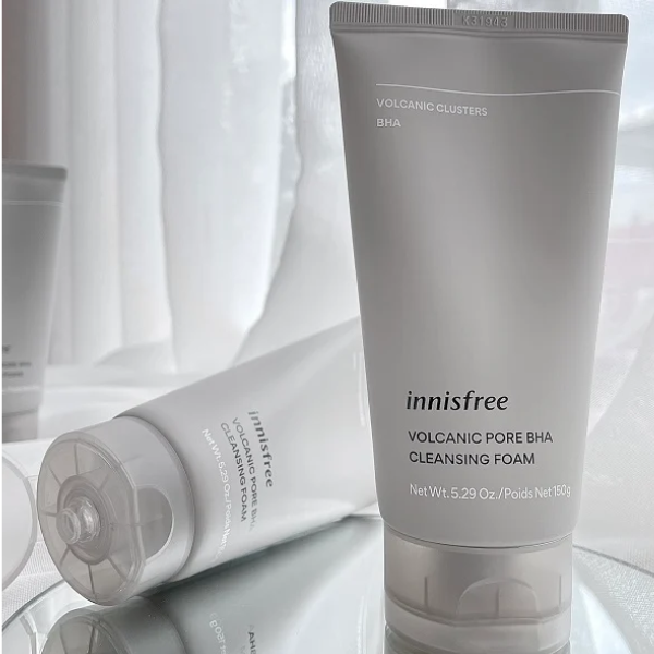 Sữa rửa mặt se khít lỗ chân lông innisfree Volcanic Pore BHA Cleansing Foam 150g