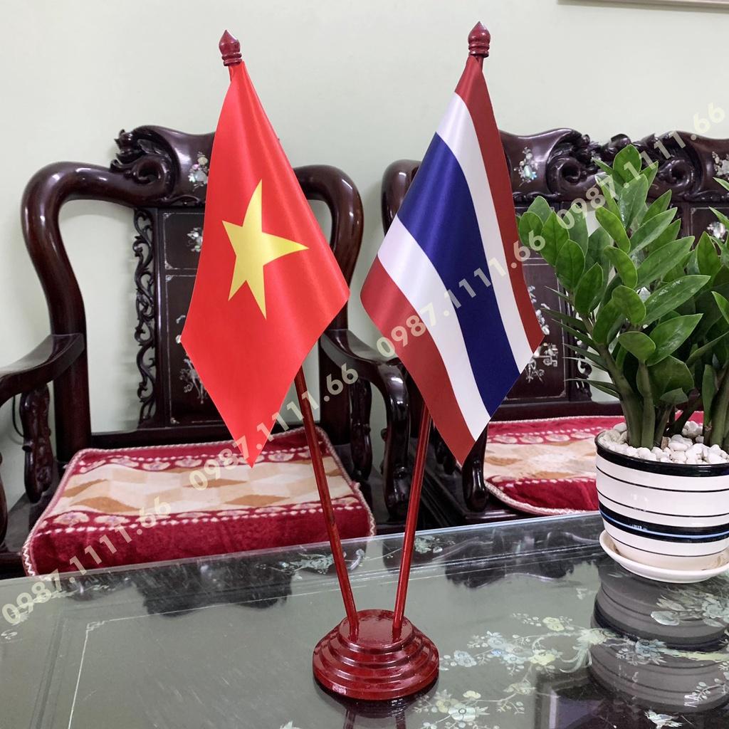 Cờ Để Bàn Đế gỗ Cắm 2 cờ Việt Nam - Thái Lan In Kỹ Thuật Số 3D Vải Phi Bóng