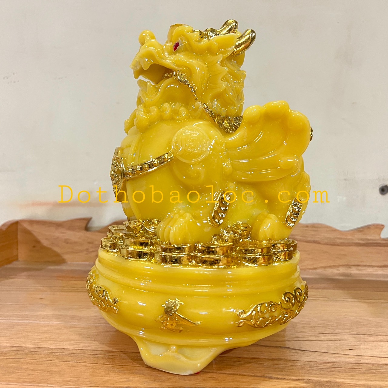 Combo Tượng Tỳ Hưu phong thủy và tượng thiềm thừ phong thủy để bàn thờ thần tài hoặc bàn làm việc – Màu vàng cỡ trung