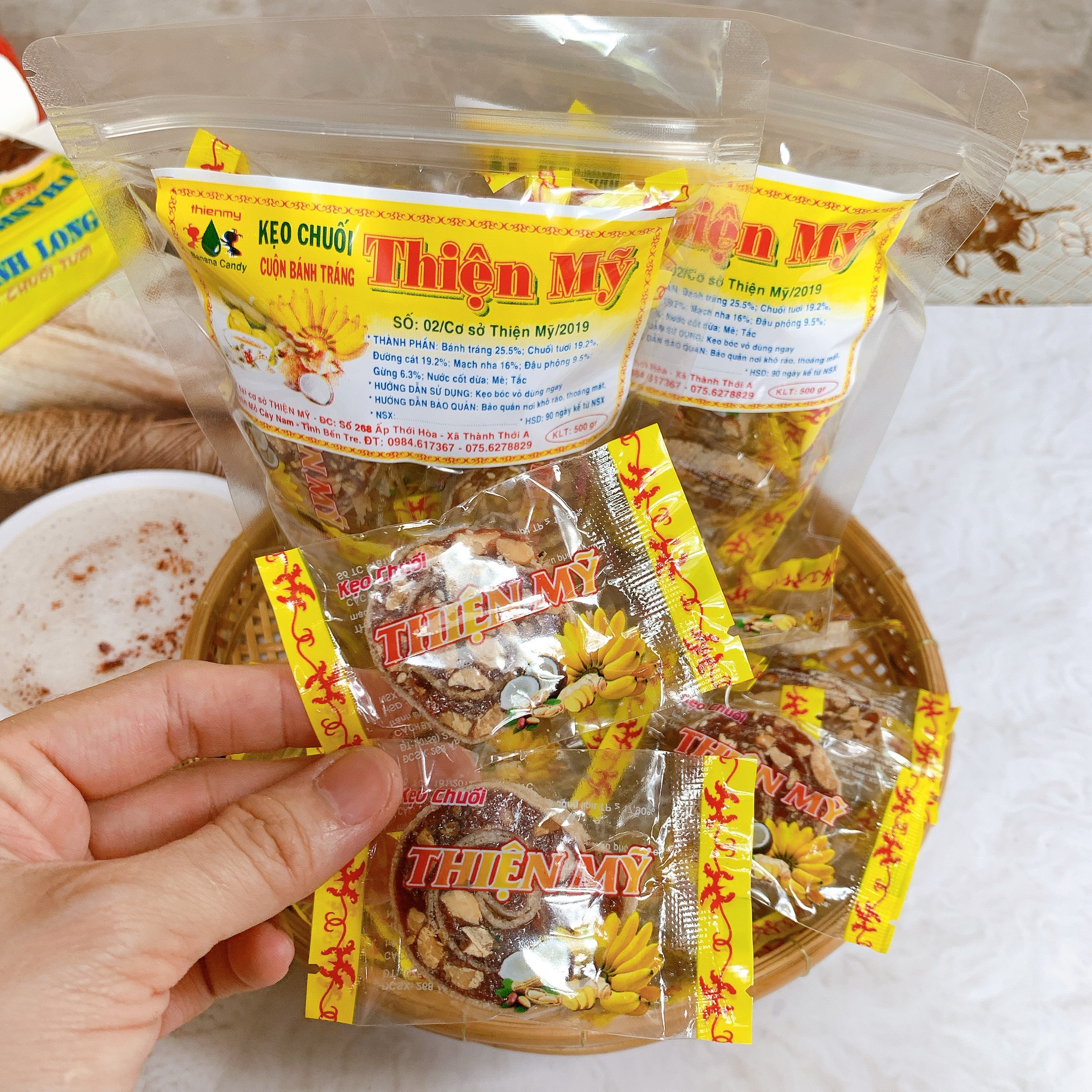 Kẹo chuối cuộn bánh tráng Thiện Mỹ -Túi 500g có gừng, đậu phộng, tắc, khóm ăn giòn thơm bánh tráng, dùng ngon hơn khi kết hợp với trà nóng