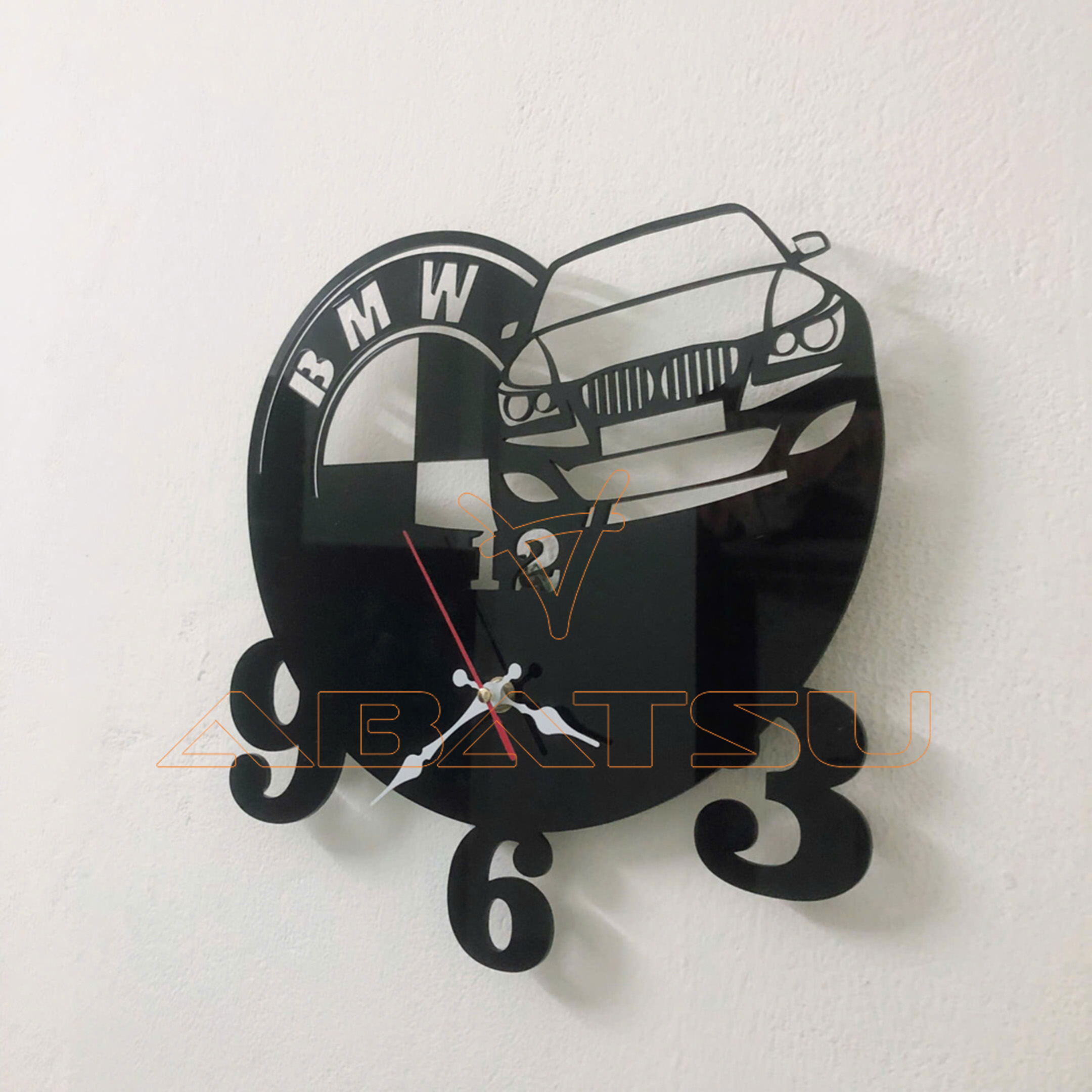ĐỒNG HỒ TREO TƯỜNG HÌNH – MÓN PHỤ KIỆN ĐẲNG CẤP CHO NGƯỜI YÊU XE