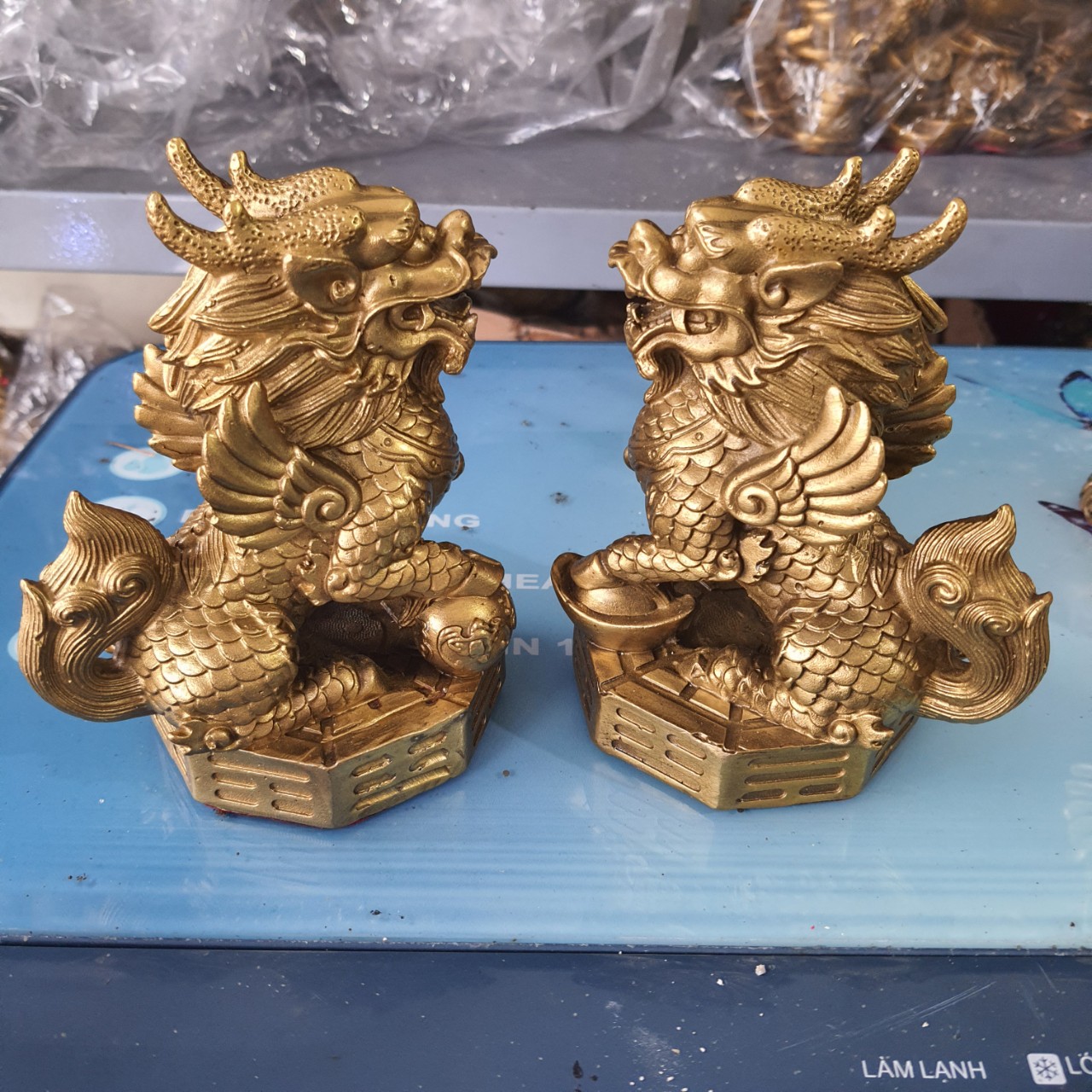 Cặp tượng kỳ lân ngồi bệ bát quái bằng đồng thau MS12d