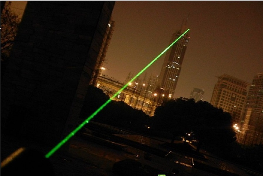 Đèn laser cầm tay chiếu xa, ánh sáng xanh SD303 - Tặng kèm đèn pin bóp tay mini (giao màu ngẫu nhiên)