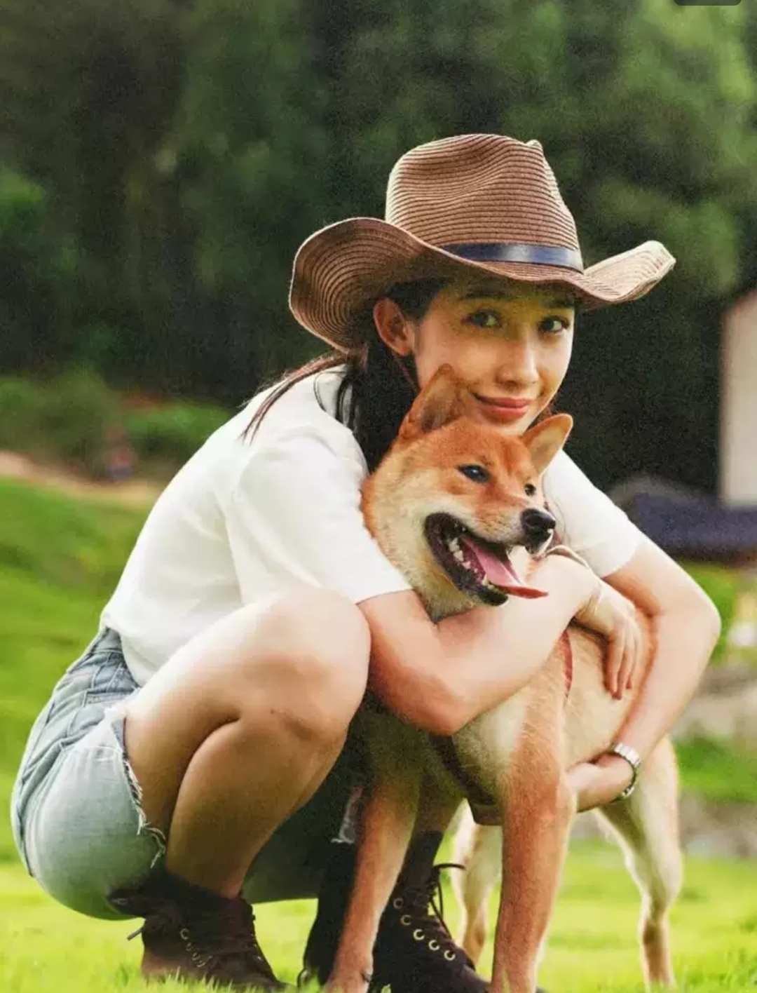 Nón mũ cói cao bồi phong cách Hàn Quốc dành cho cả nam và nữ. Thiết kế đẹp, màu trắng kem nâu nhạt nâu dậm. Kiểu dáng gập gọn tiện lợi.    * Sản phẩm mang phong cách Hàn Quốc Dona25060101